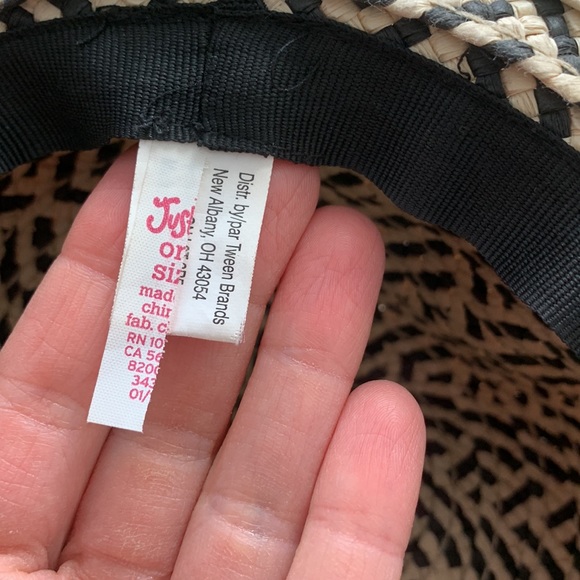 **3 for $20 item** Woven straw beach hat, one size fits all - Picture 4 of 4